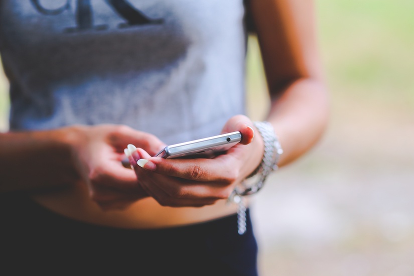 Do’s and Don’t’s of giving a guy your phone number